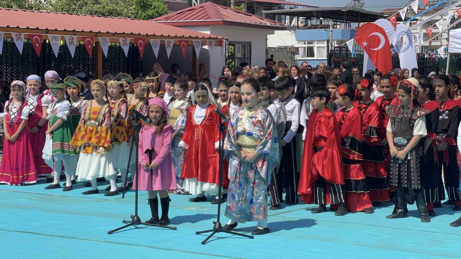 Miniklerden büyük mesaj: "Savaşlar Dursun, Dünya Çocuklara Kalsın"
