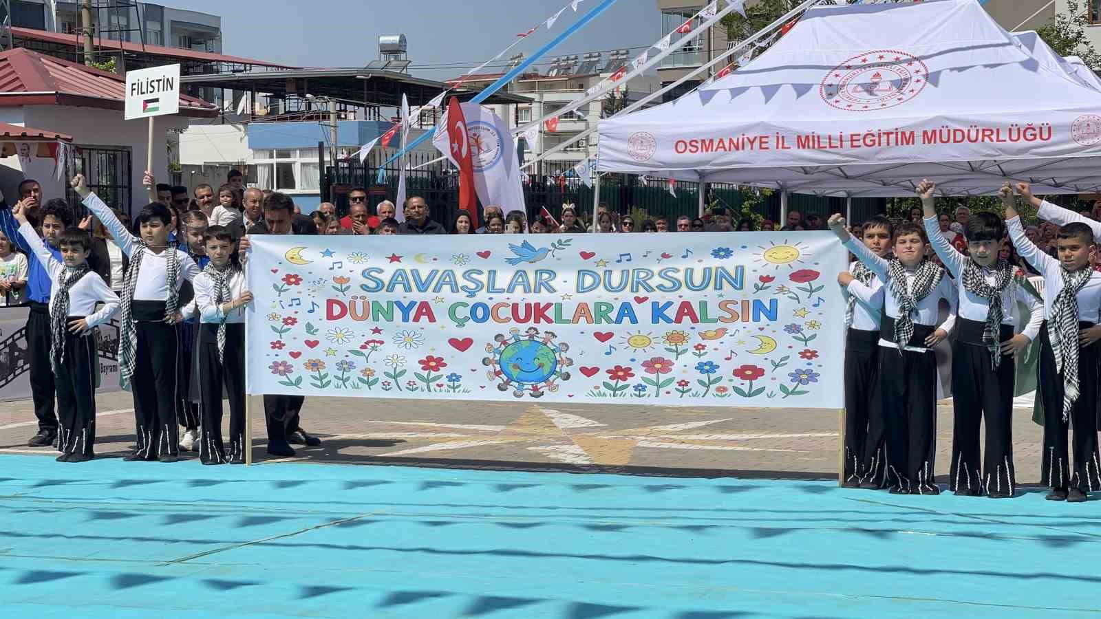 Miniklerden büyük mesaj: "Savaşlar Dursun, Dünya Çocuklara Kalsın"
