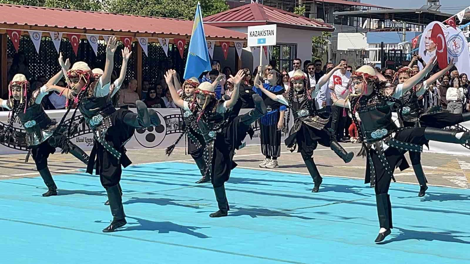 Miniklerden büyük mesaj: "Savaşlar Dursun, Dünya Çocuklara Kalsın"
