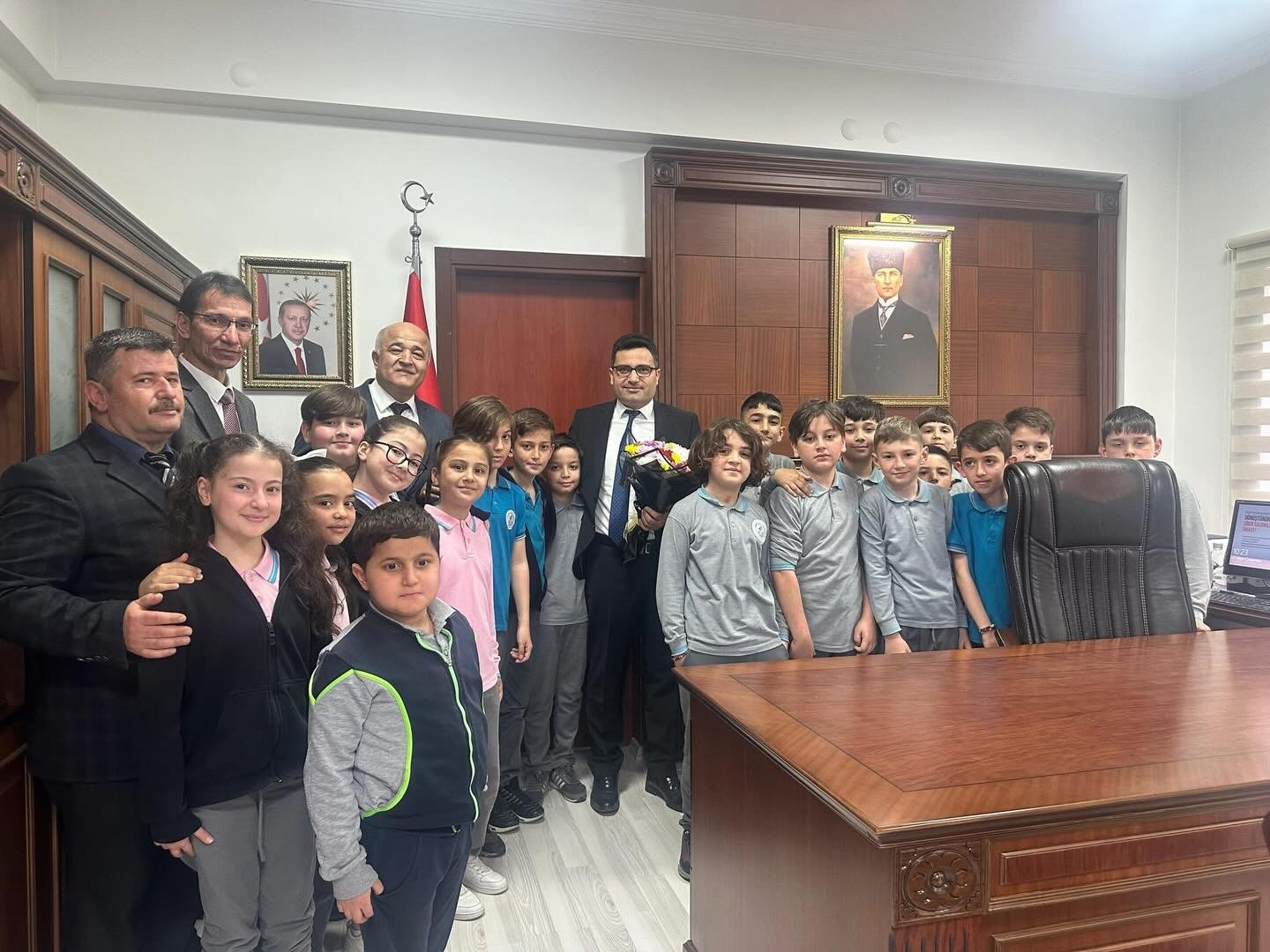 Miniklerden Kaymakam Köksal’a 23 Nisan Ziyareti
