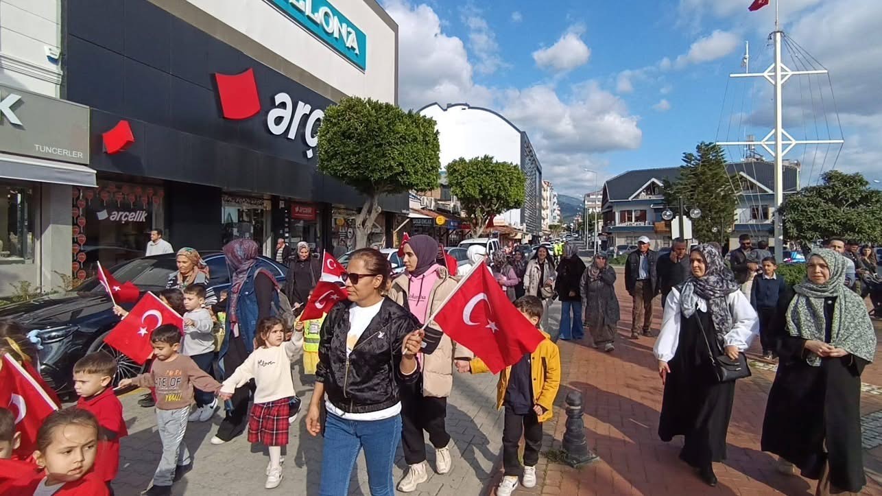 Miniklerden Ramazan davullarıyla renkli görüntüler oluşturdu
