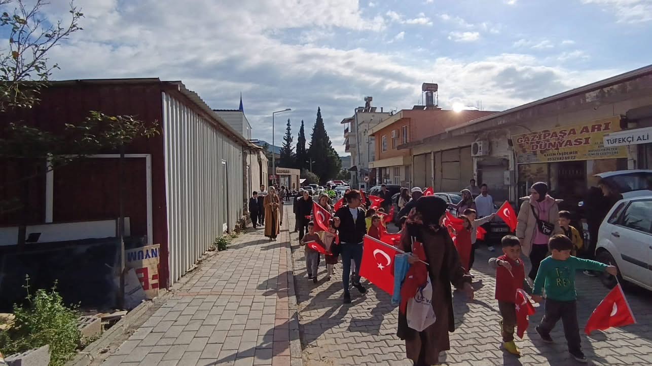 Miniklerden Ramazan davullarıyla renkli görüntüler oluşturdu
