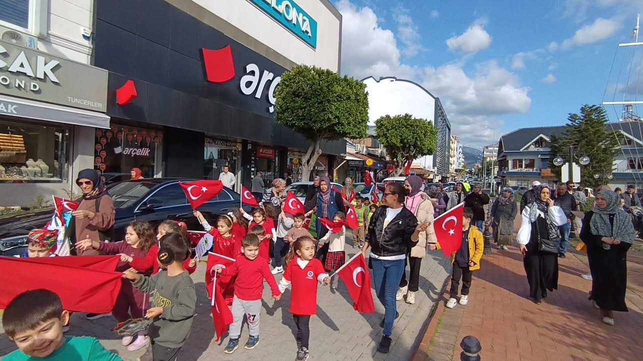 Miniklerden Ramazan davullarıyla renkli görüntüler oluşturdu
