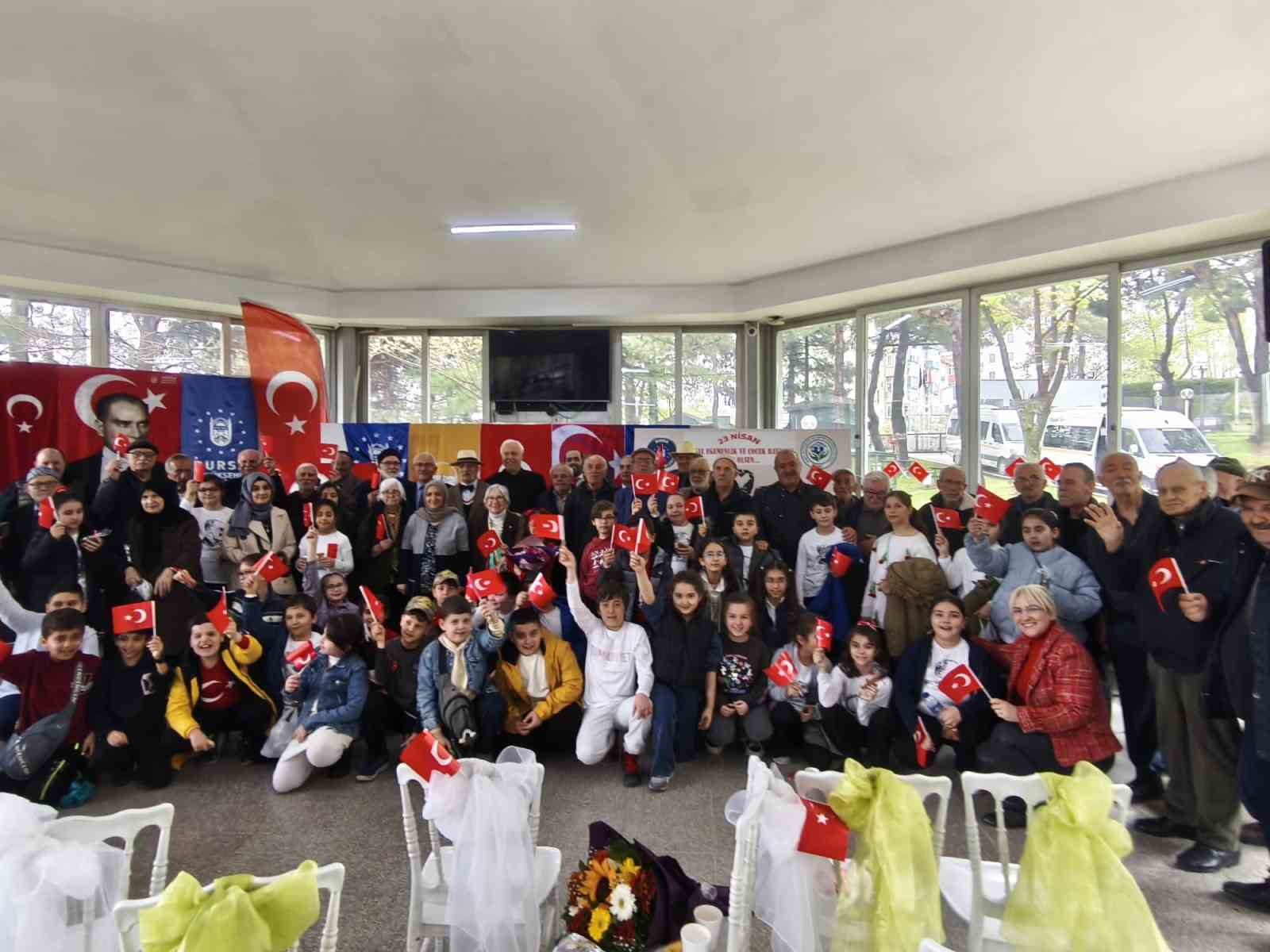 Miniklerden yürek ısıtan 23 Nisan kutlaması
