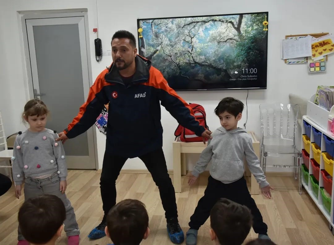 Miniklere deprem bilinci aşılandı
