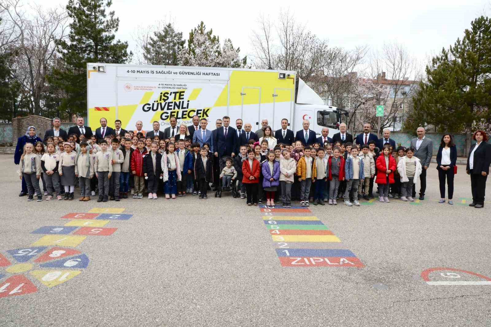 Miniklere ’Güvenli Gelecek’ eğitimi
