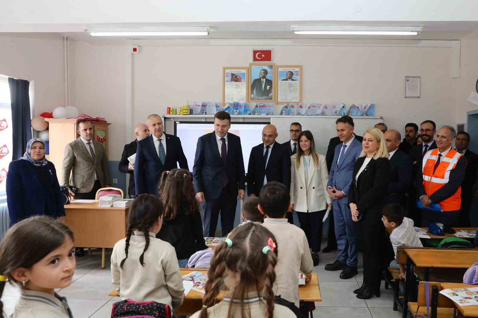 Miniklere ’Güvenli Gelecek’ eğitimi
