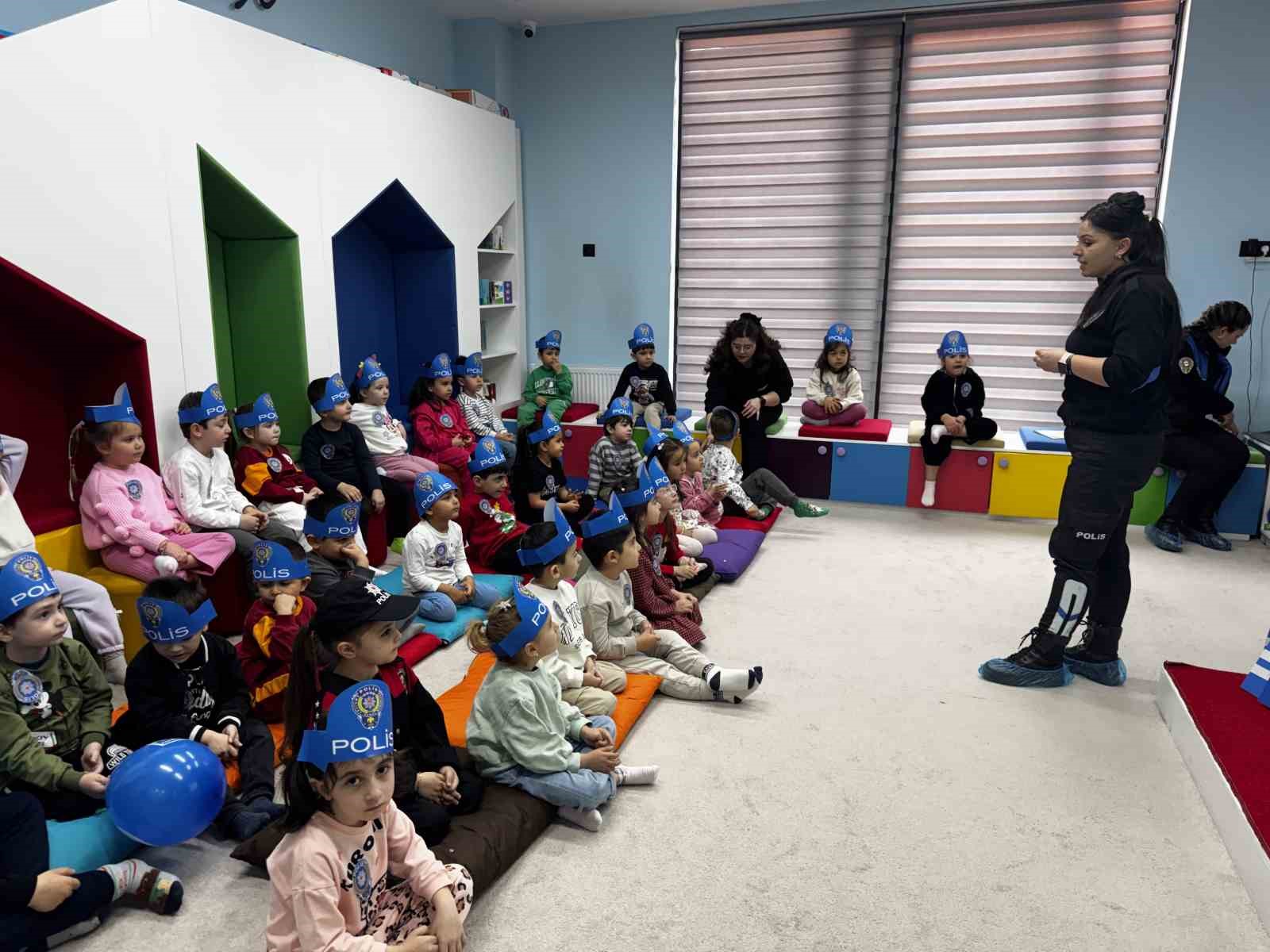 Miniklere polislik mesleği tanıtıldı
