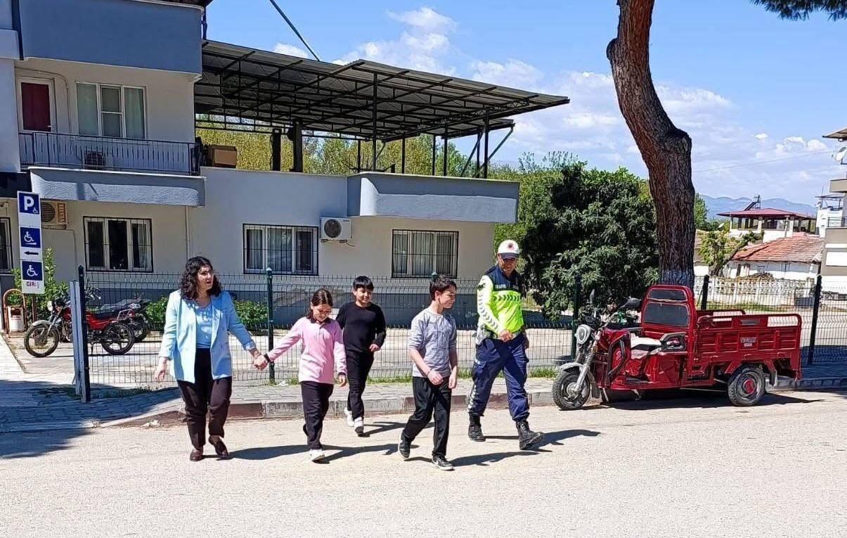 Miniklere trafik bilinci aşılandı
