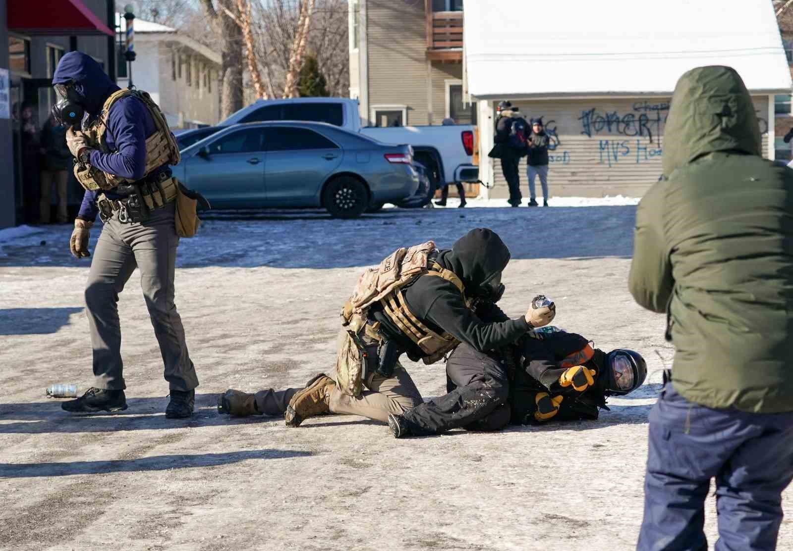 Minneapolis’te ICE tarafından vurularak öldürülen kişinin kimliği açıklandı
Minneapolis’te ICE tarafından vurularak öldürülen kişinin kimliği açıklandı