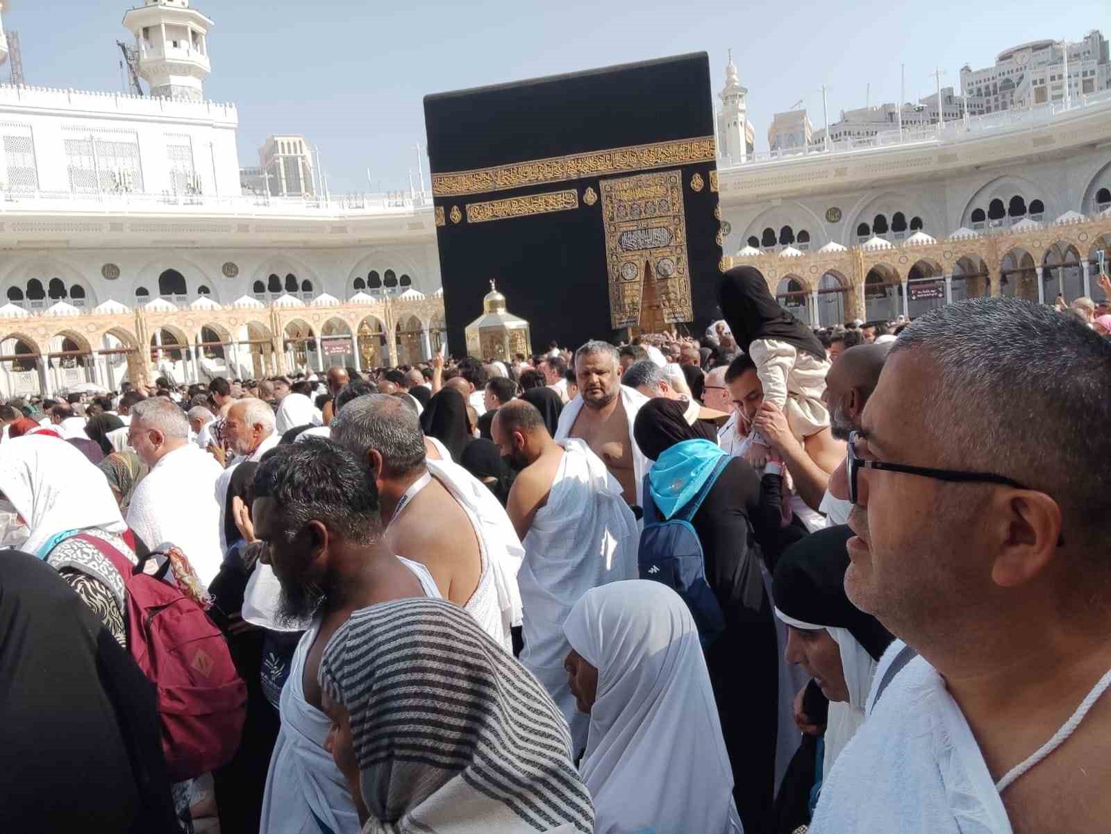 Miraç Kandilinde Kâbe’de mahşerî kalabalık
