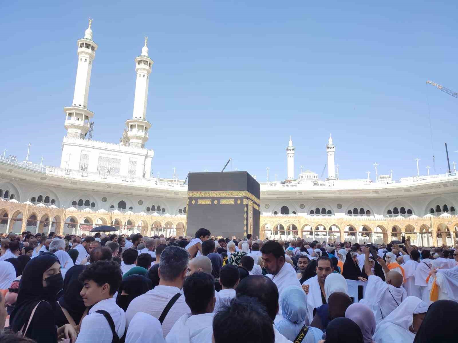 Miraç Kandilinde Kâbe’de mahşerî kalabalık
