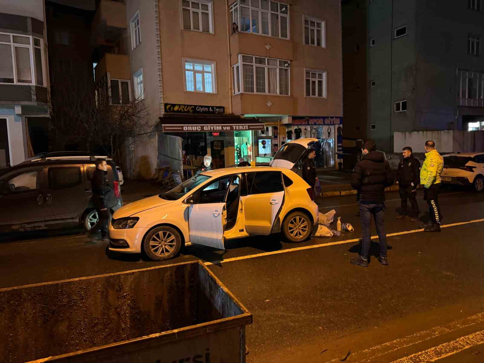 Miras kavgasında otomobil kurşunlandı
