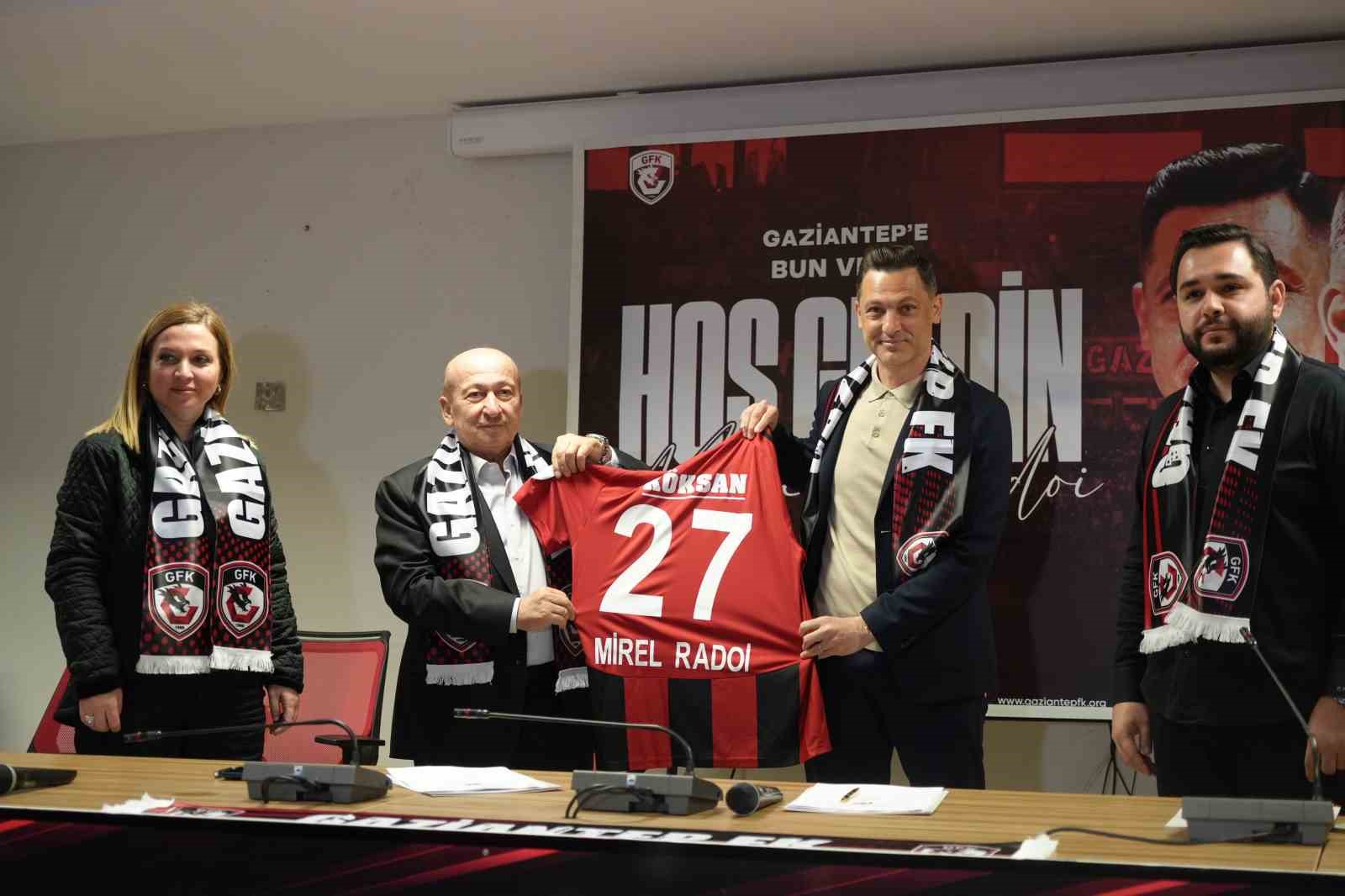 Mirel Radoi, Gaziantep FK’daki görevine iddialı başladı: "Türkiye’ye meydan okumaya geldim"
