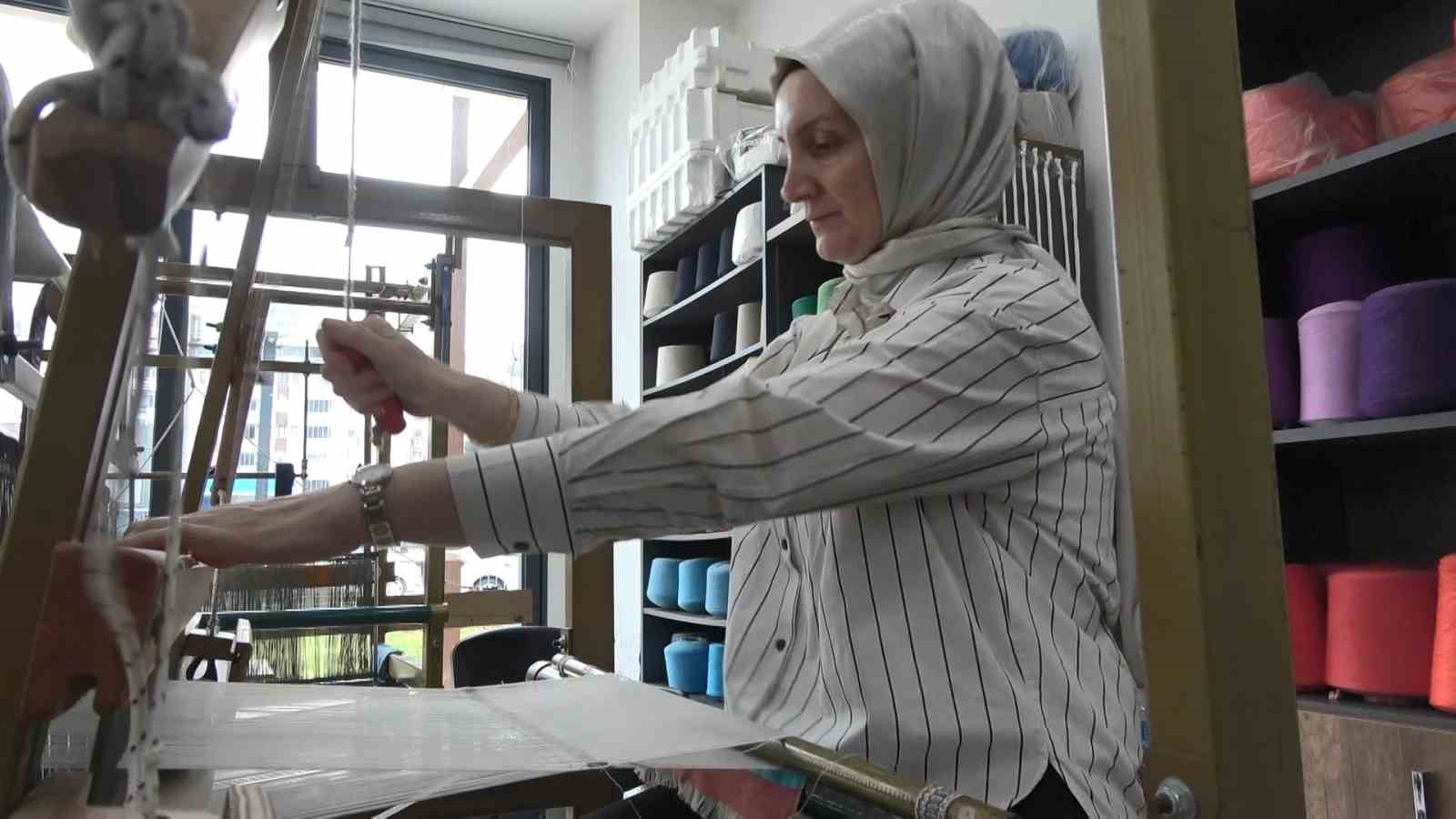 Mısır koçanı kıyafet oldu
