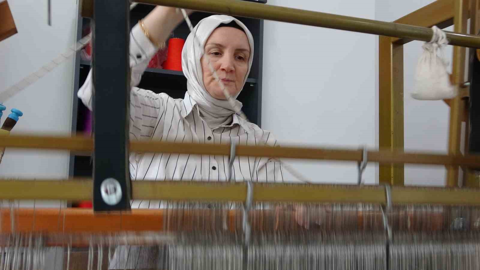 Mısır koçanı kıyafet oldu
