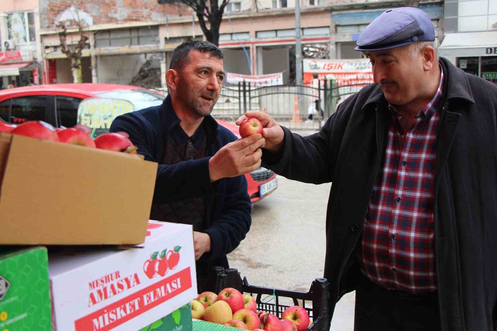 Misket elma yok satıyor: Taklitlerinden yıldız testiyle ayırt ediliyor
