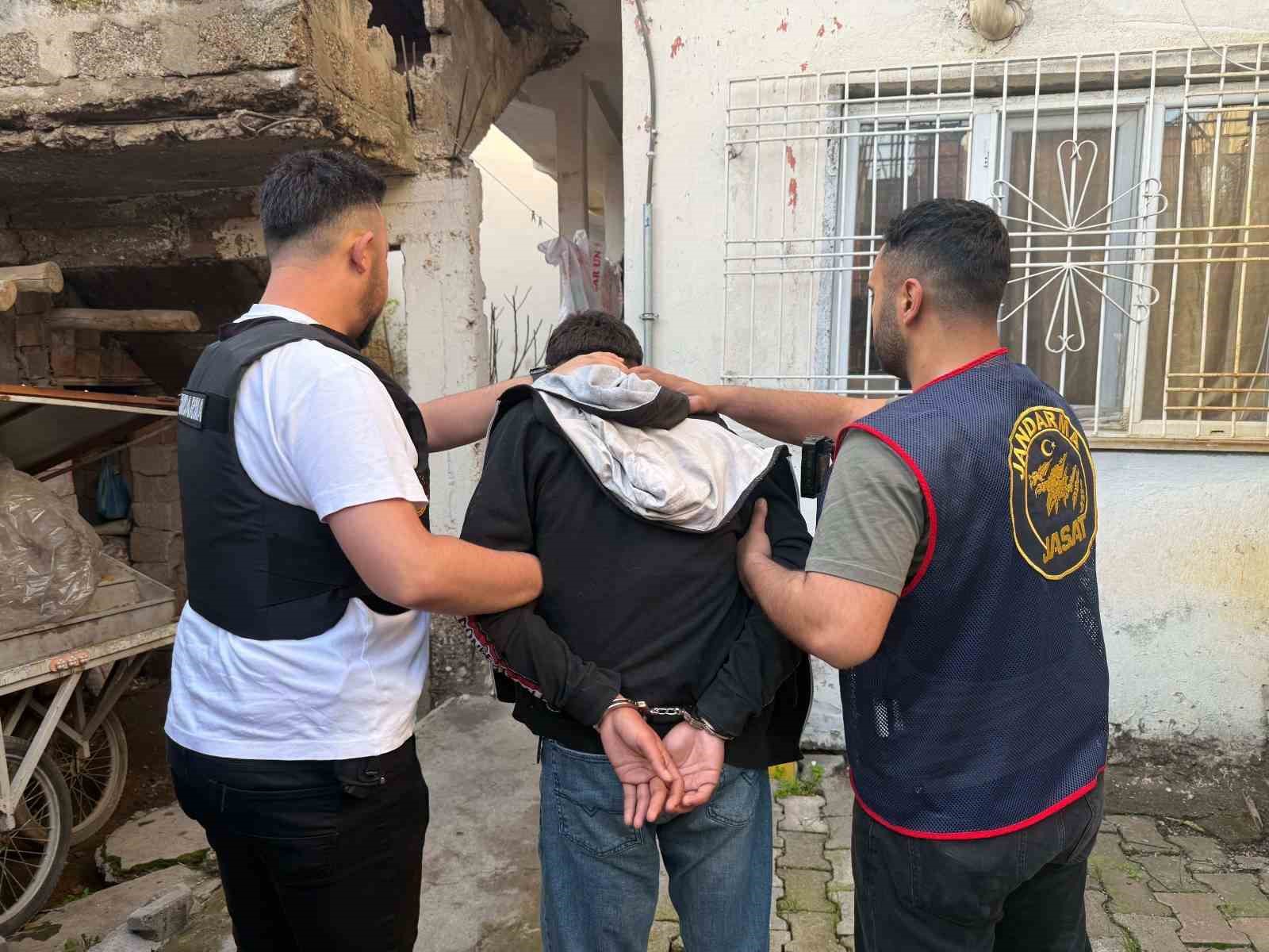 MİT’ten siber suç şebekesine operasyon: 12 gözaltı
