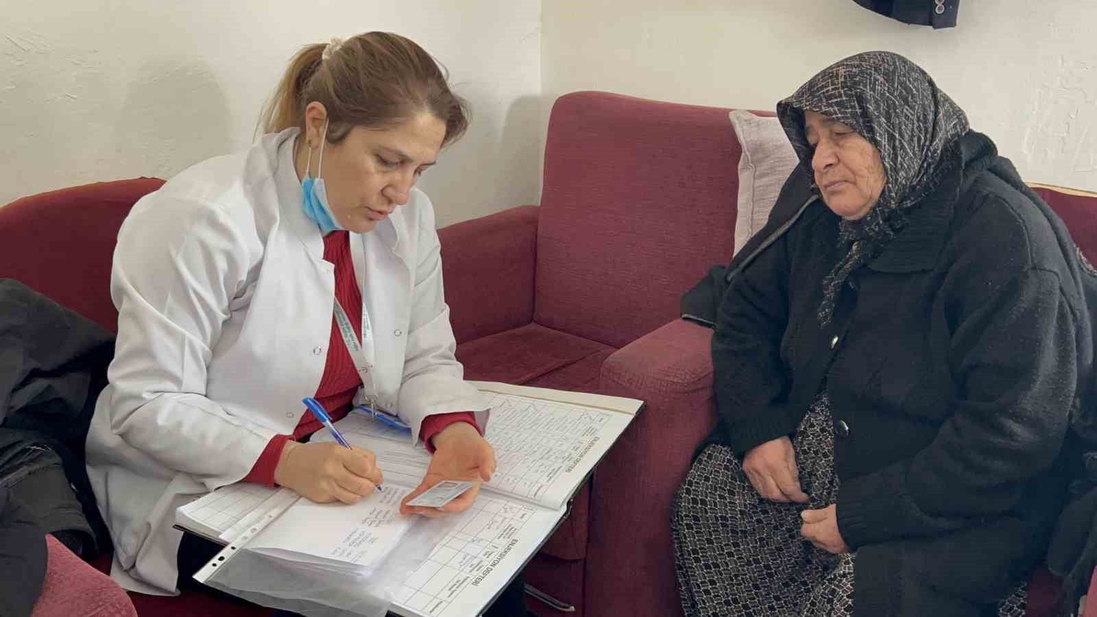 Mobil sağlık timleri, köy köy gezerek sağlık dağıtıyor
Mobil sağlık timleri, köy köy gezerek sağlık dağıtıyor