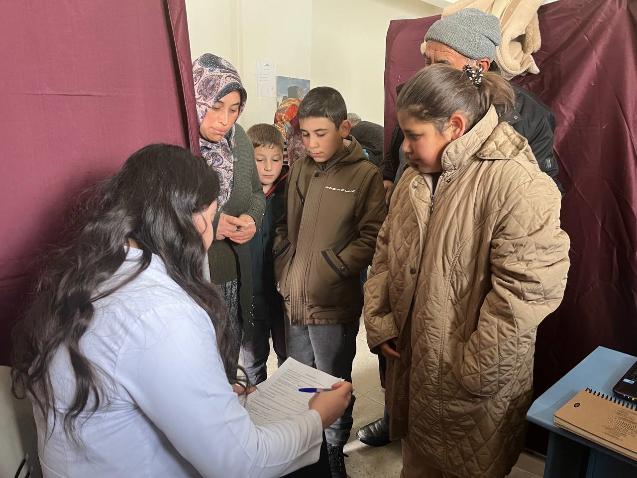 Mobil sağlık timleri, köy köy gezerek sağlık dağıtıyor
Mobil sağlık timleri, köy köy gezerek sağlık dağıtıyor