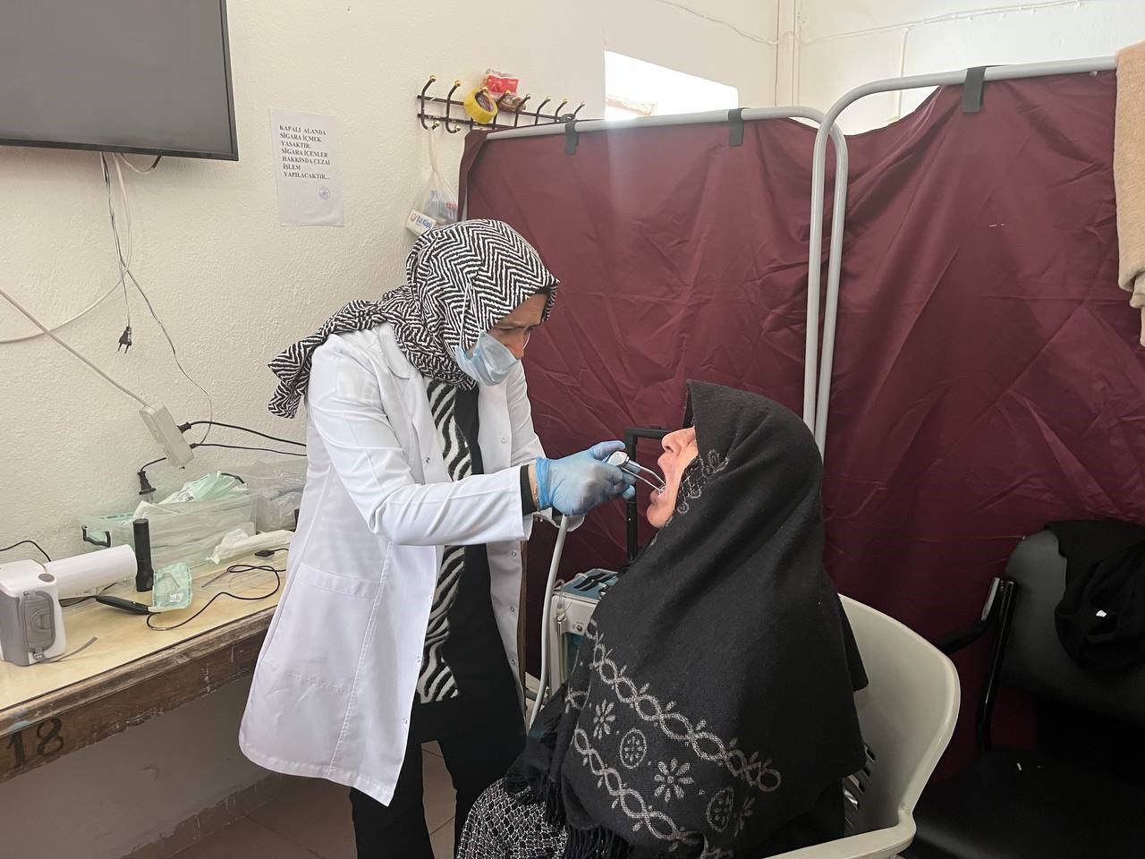 Mobil sağlık timleri, köy köy gezerek sağlık dağıtıyor
Mobil sağlık timleri, köy köy gezerek sağlık dağıtıyor