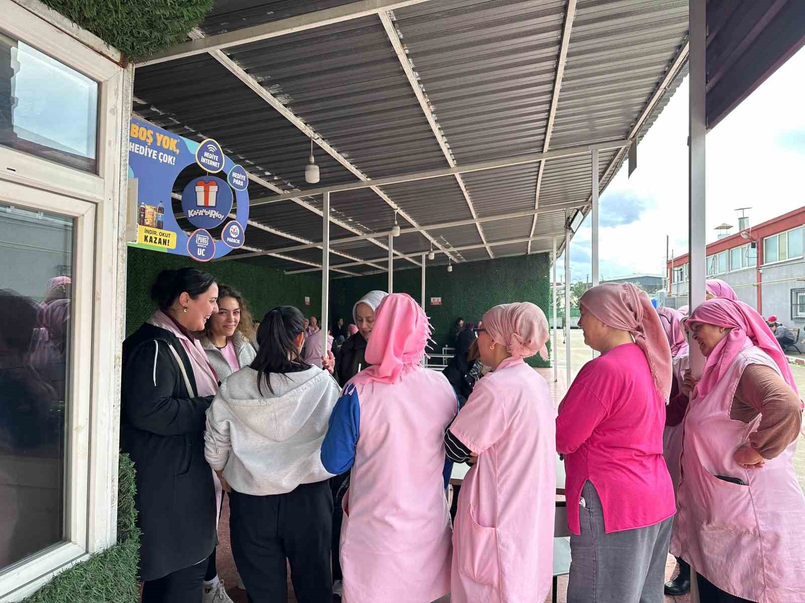 Mobil sigara bırakma polikliniğine kadın işçilerden yoğun ilgi
