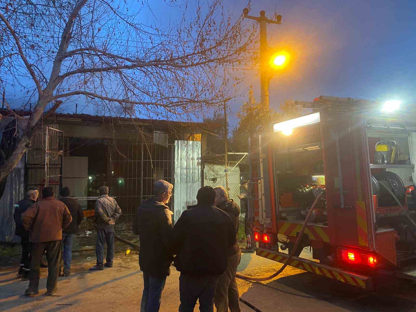 Mobilya atölyesinde çıkan yangında maddi hasar oluştu
