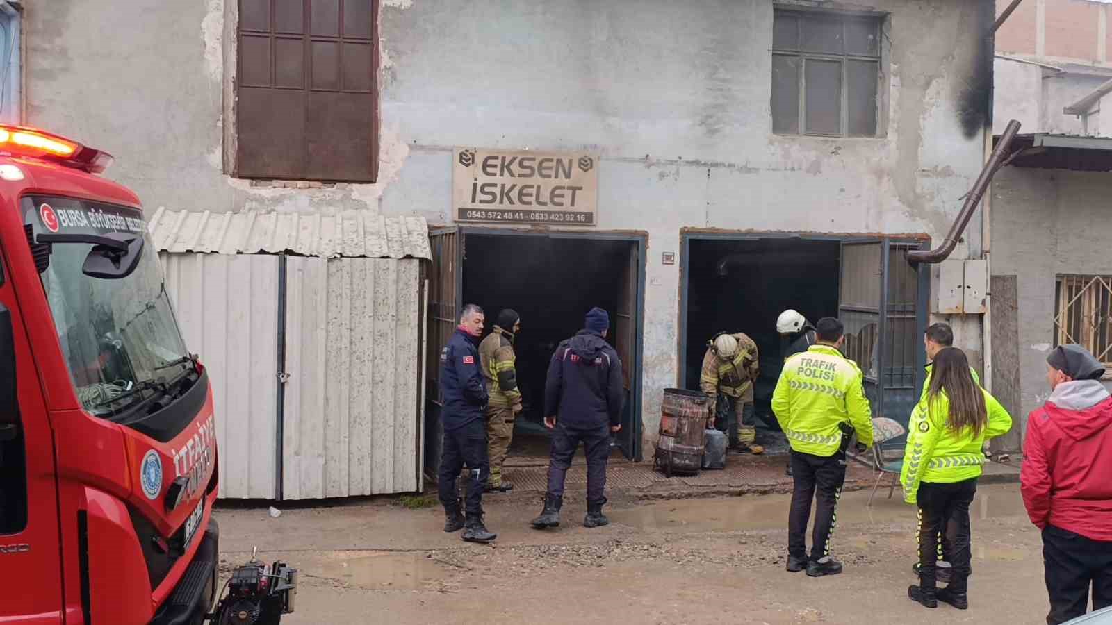 Mobilya imalathanesinde yangın
