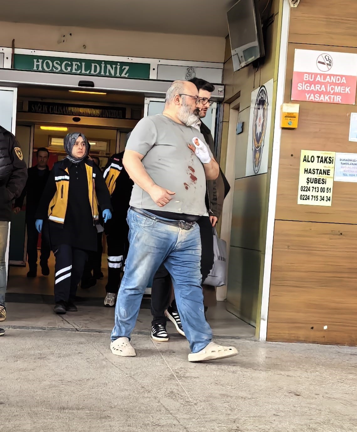 Mobilya ustası, 3 parmağını frezeye kaptırdı
