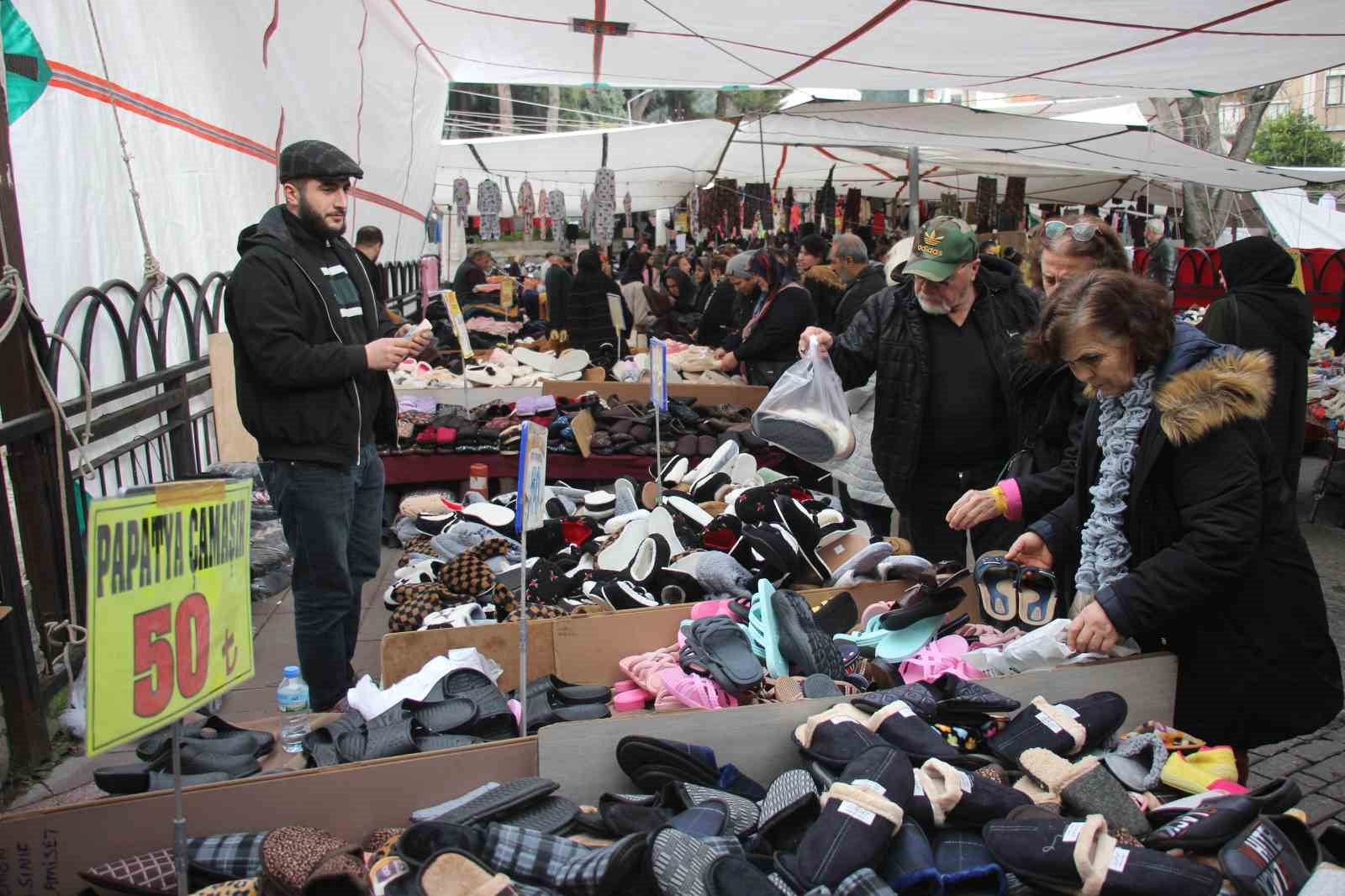 Modayı uygun fiyata takip etmek isteyenler bu pazarda buluşuyor
Modayı uygun fiyata takip etmek isteyenler bu pazarda buluşuyor