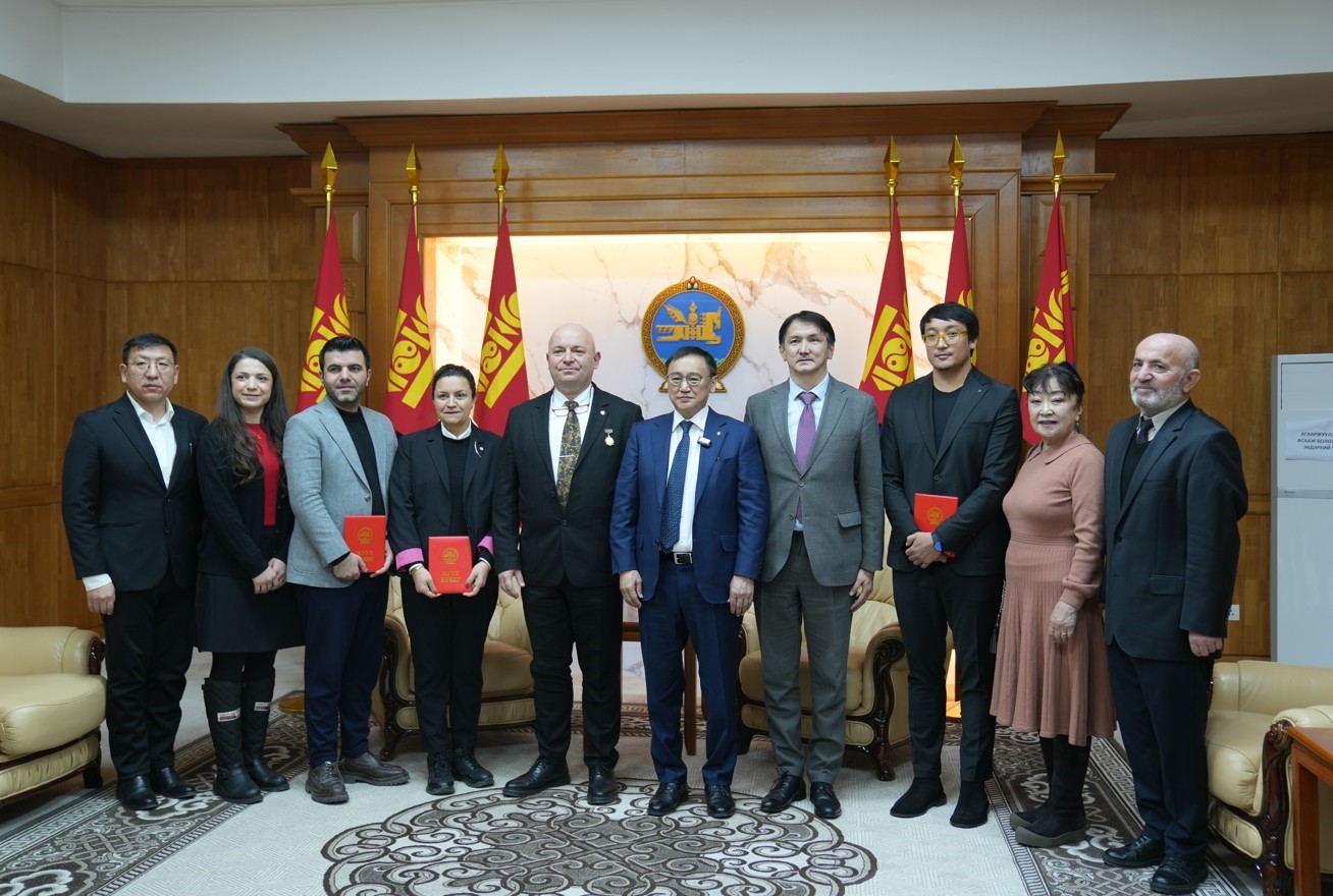 Moğolistan’daki ilk çocuk kemik iliği nakli Türk ve Moğol hekim ekipleri ile birlikte gerçekleştirildi
