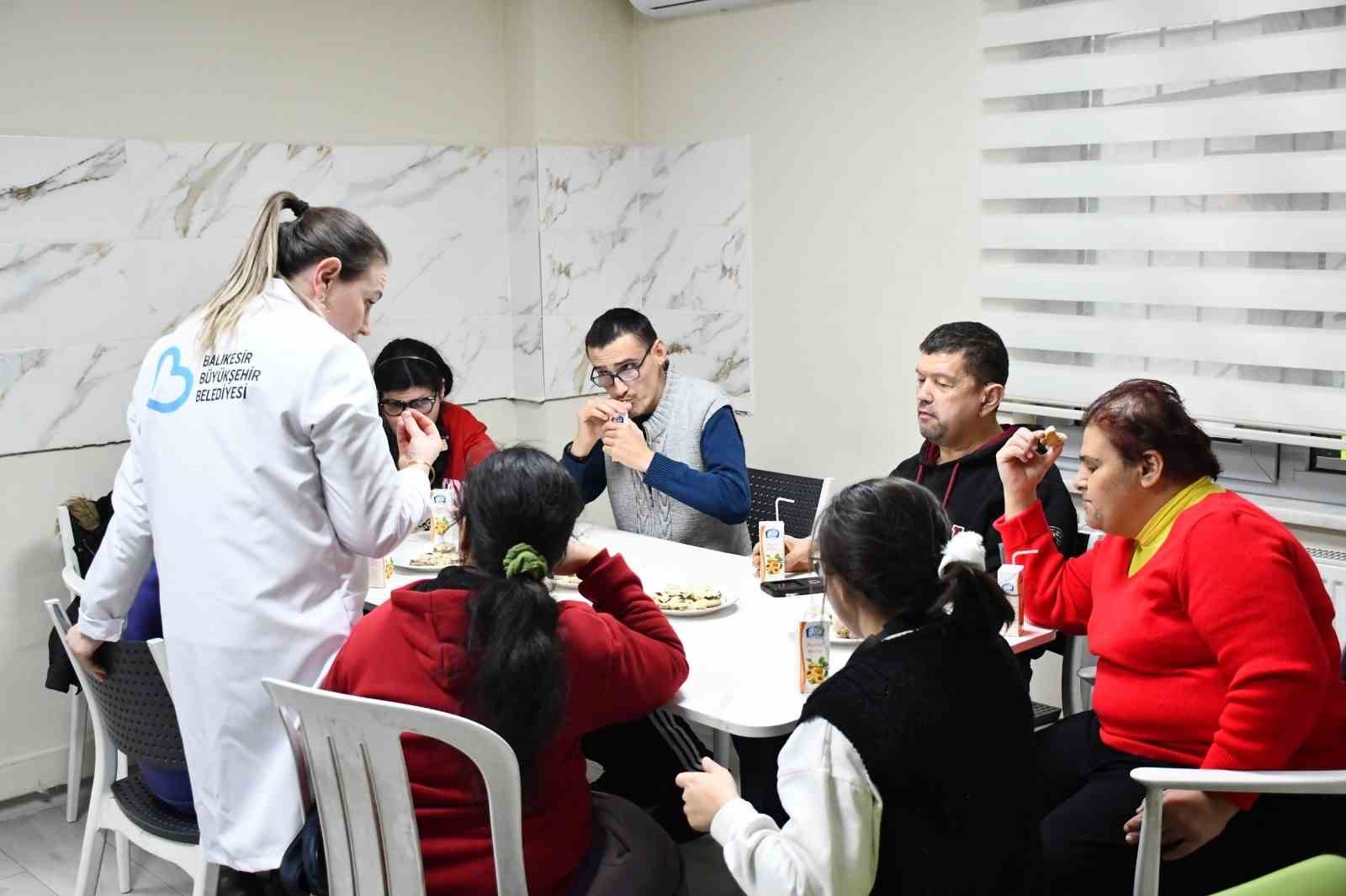 Mola Evi’nde, özel öğrenciler birlikte börek ve kurabiye yaptı
