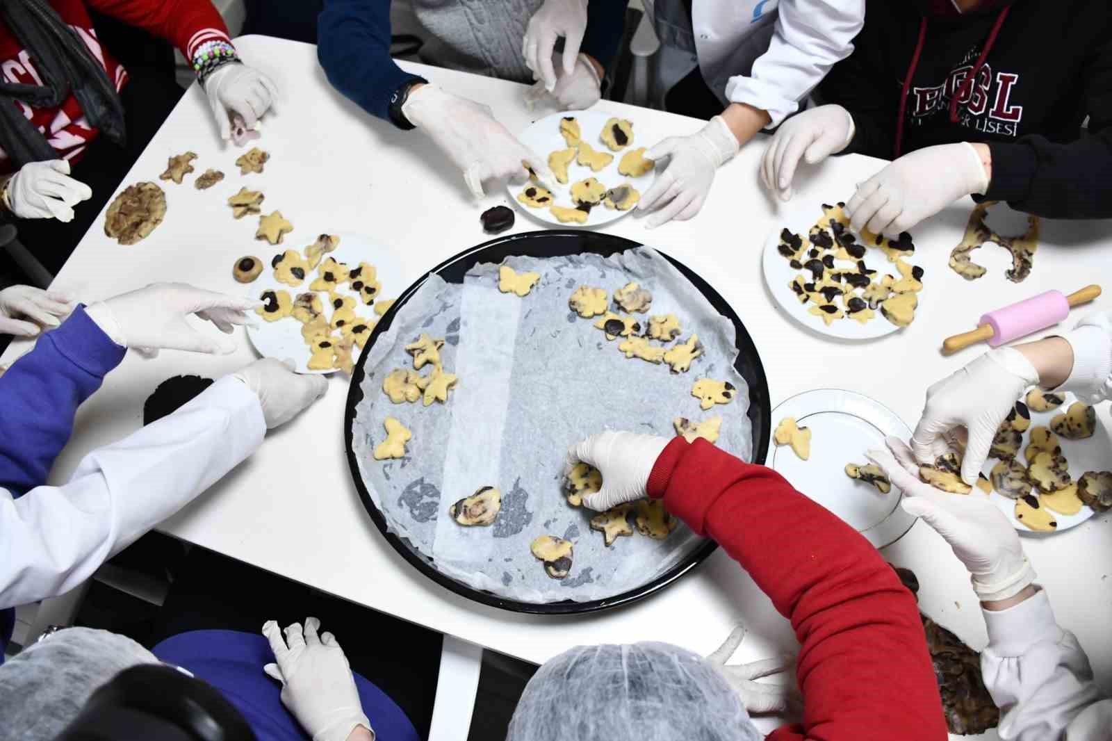Mola Evi’nde, özel öğrenciler birlikte börek ve kurabiye yaptı

