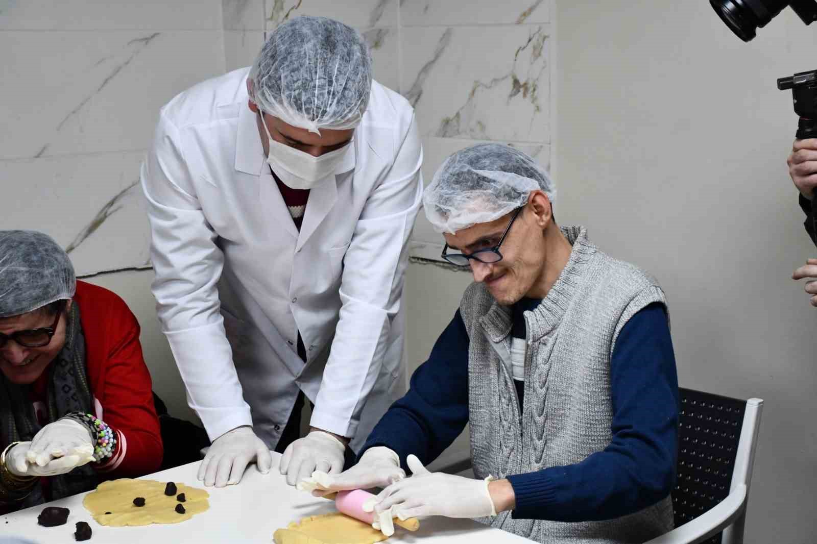 Mola Evi’nde, özel öğrenciler birlikte börek ve kurabiye yaptı
