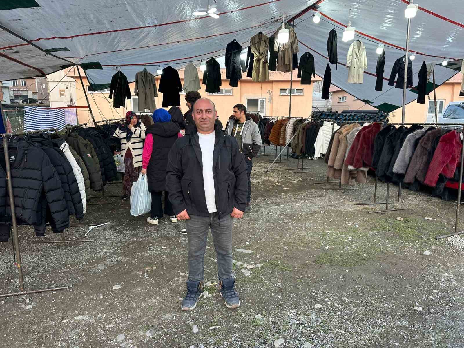 Mollabey’de ucuzluk pazarı yoğun ilgi görüyor
