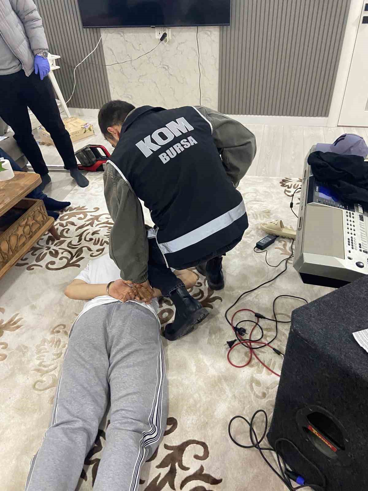 Molotoflu saldırı kamerada, suç örgütü özel harekât baskınıyla yakalandılar
