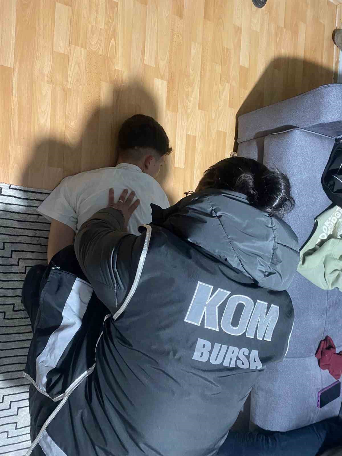 Molotoflu saldırı kamerada, suç örgütü özel harekât baskınıyla yakalandılar
