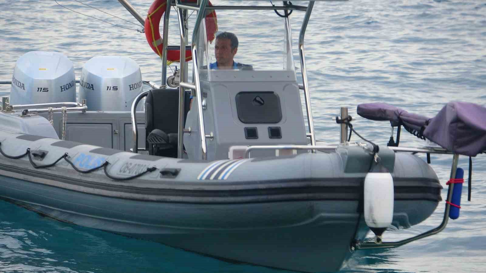 Montuyla ayakkabısını çıkarıp kot ve atletle denize giren genç boğuldu
