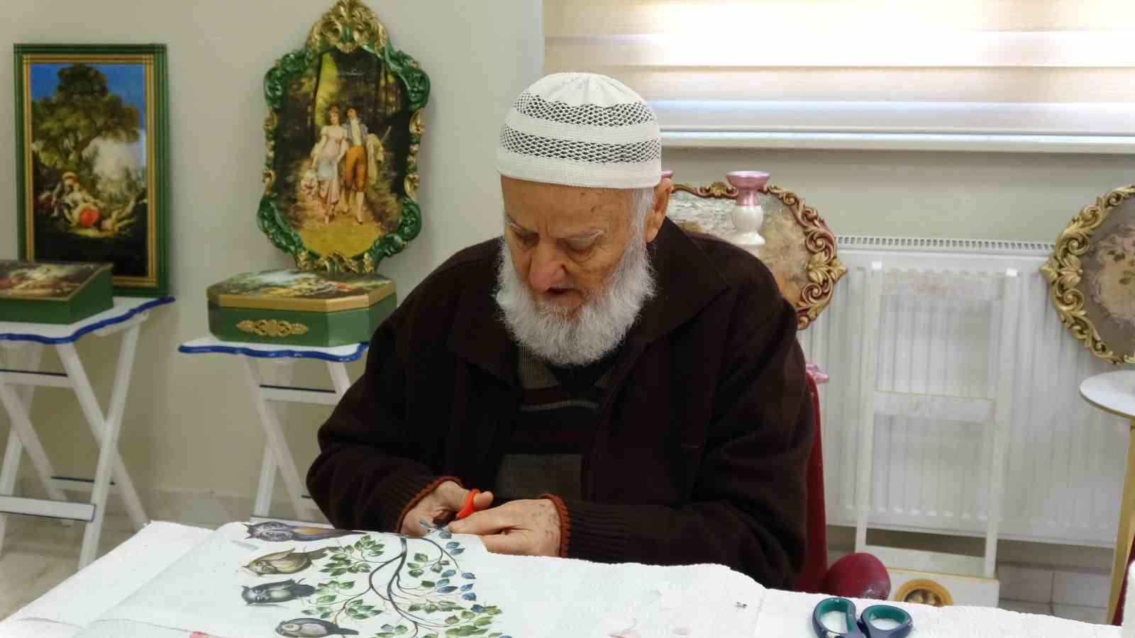 Moral Evi’nin renkli kişiliği çevresine neşe saçıyor
