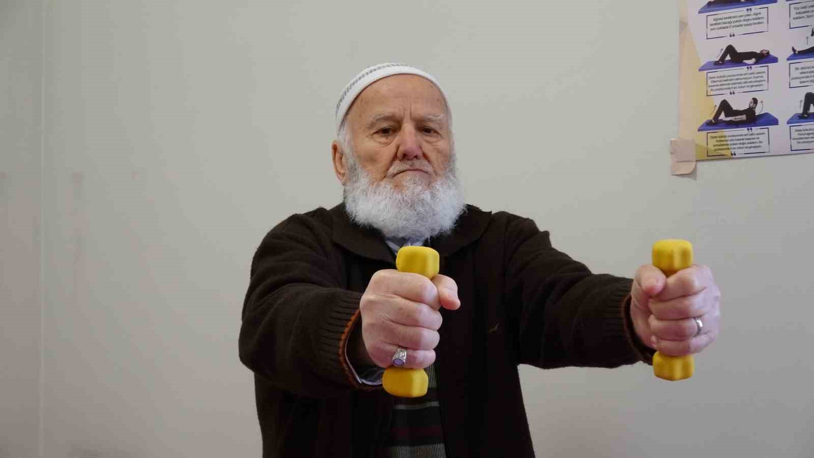 Moral Evi’nin renkli kişiliği çevresine neşe saçıyor
