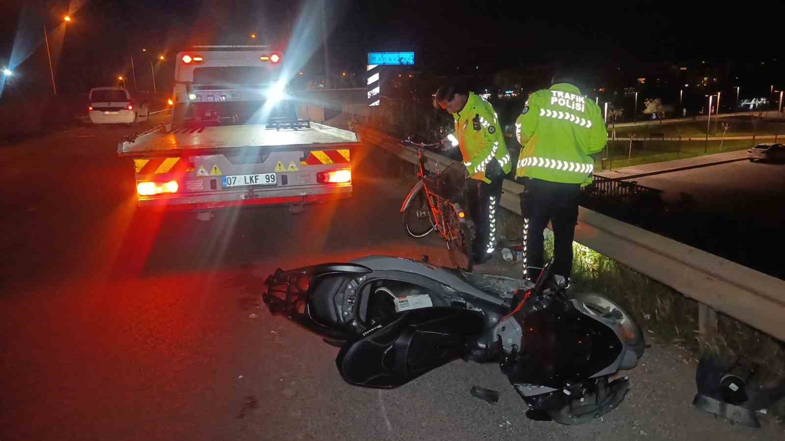 Motosiklet ile bisiklet çarpıştı: 2 ağır yaralı
