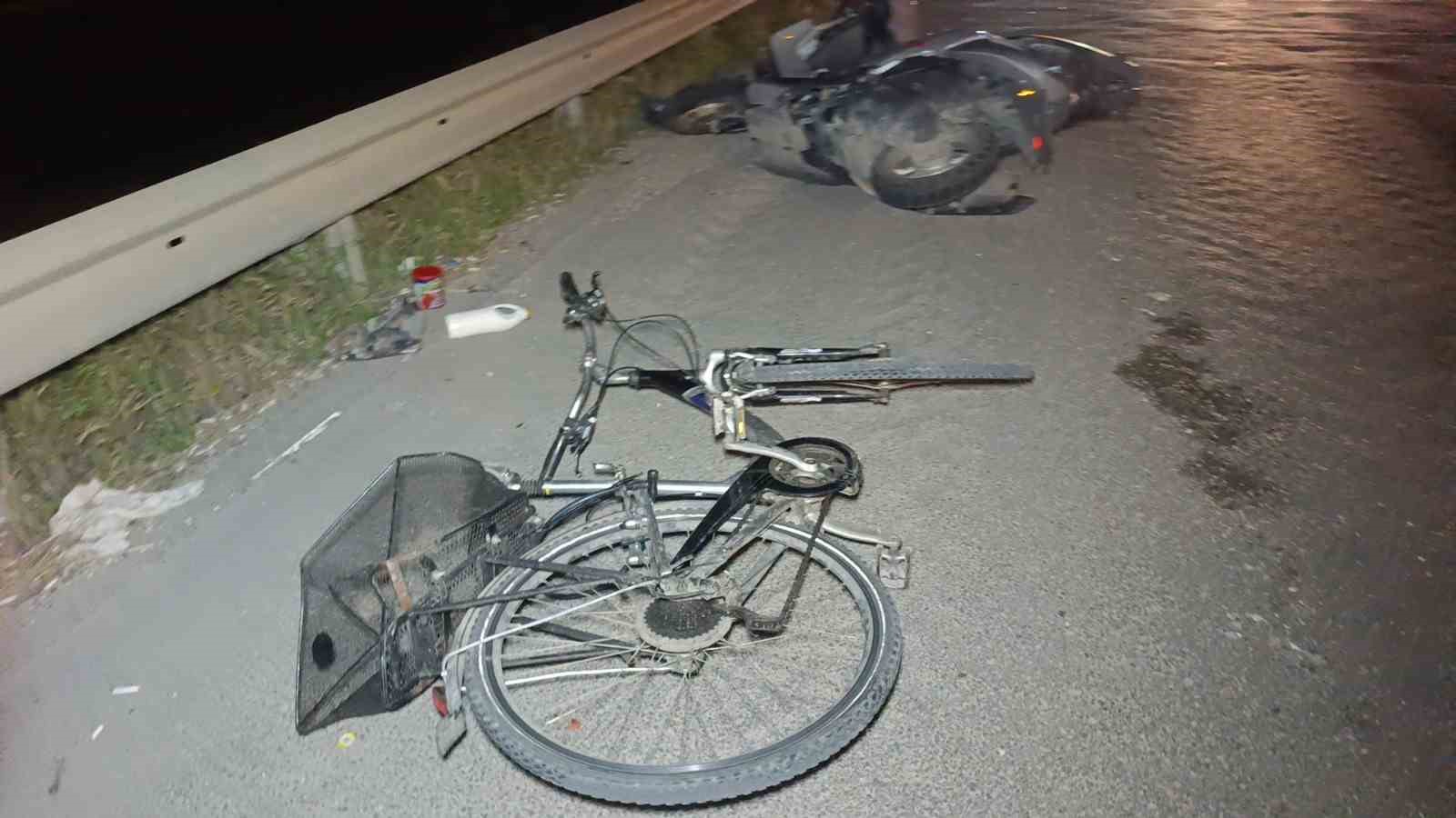 Motosiklet ile bisiklet çarpıştı: 2 ağır yaralı
