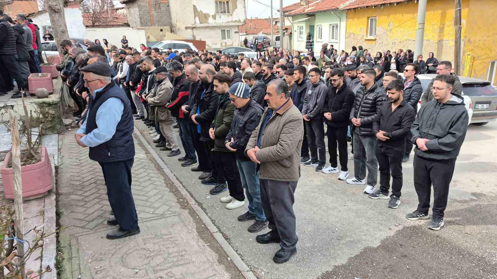 Motosiklet kazasında hayatını kaybeden 20 yaşındaki genç son yolculuğuna uğurlandı
