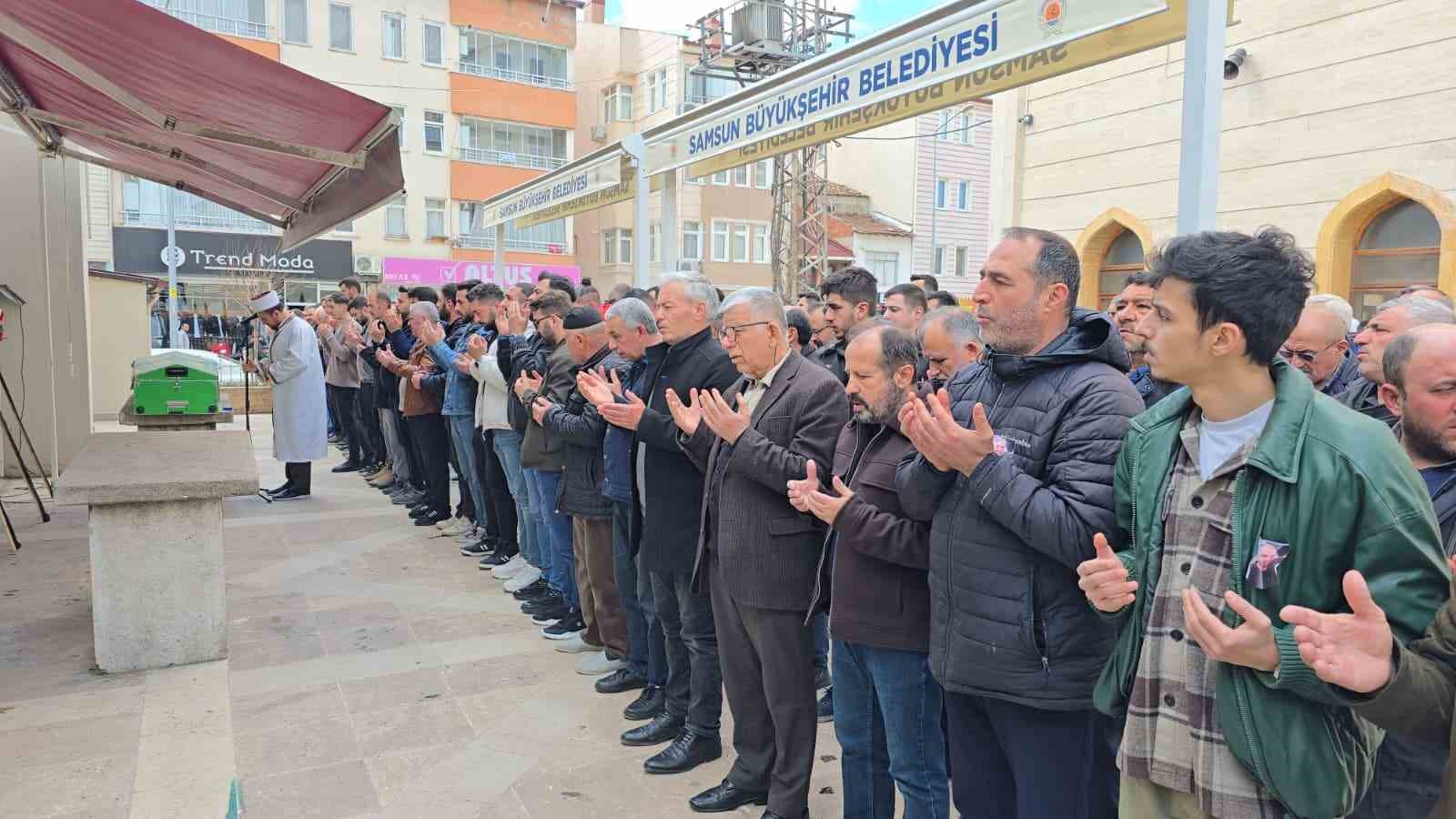 Motosiklet kazasında ölen genç defnedildi
