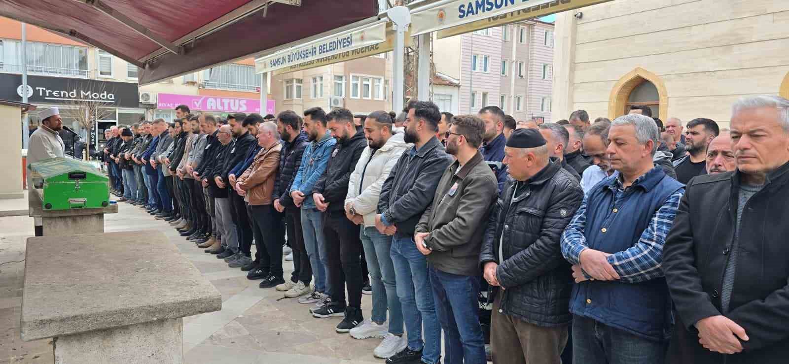 Motosiklet kazasında ölen genç defnedildi
