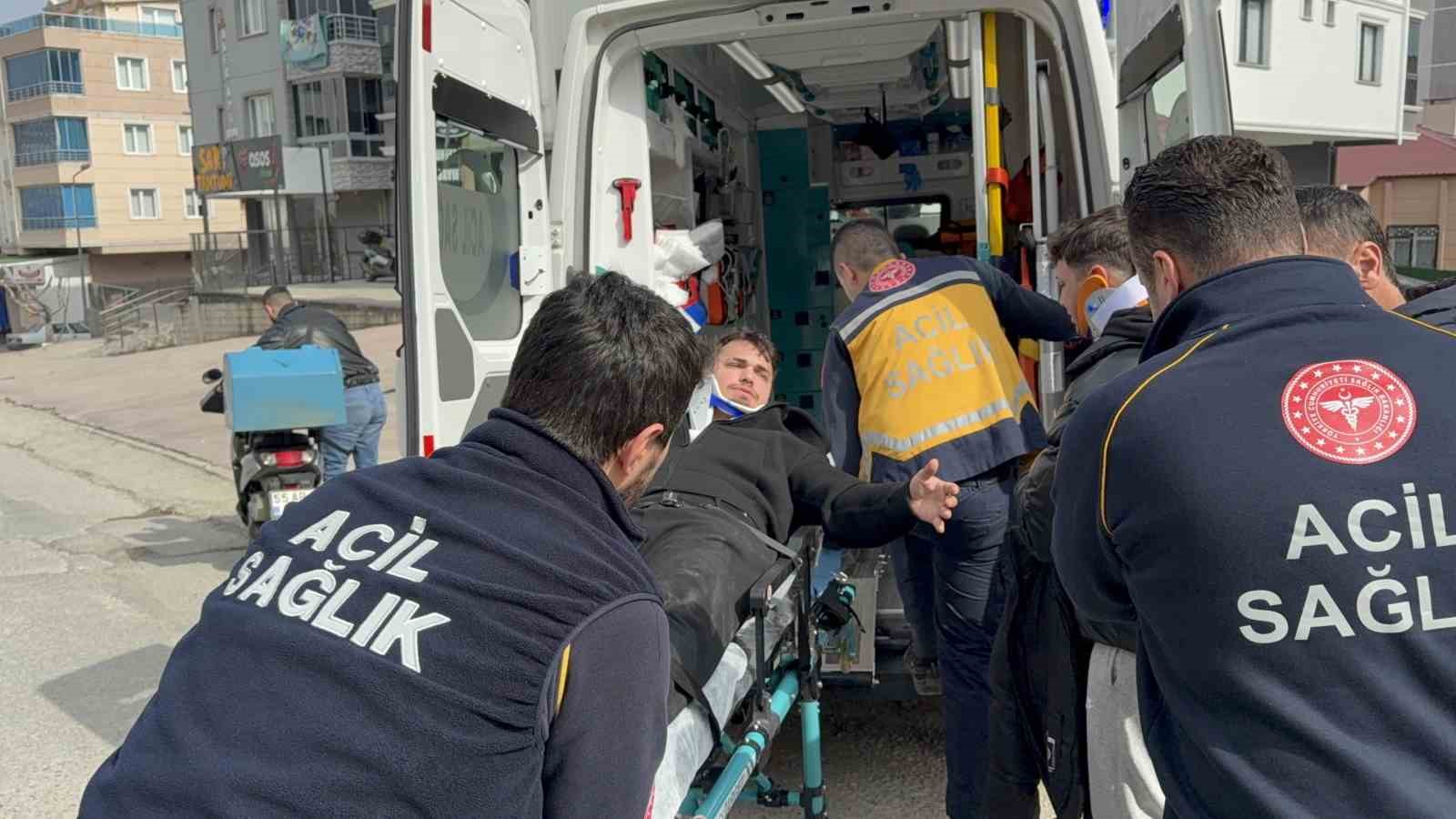 Motosiklet otomobile çarptı, 2 kardeş yaralandı
