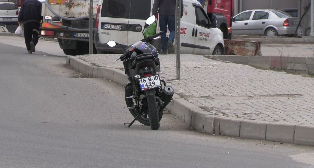 Motosiklet otomobille çarpıştı: 1 yaralı
