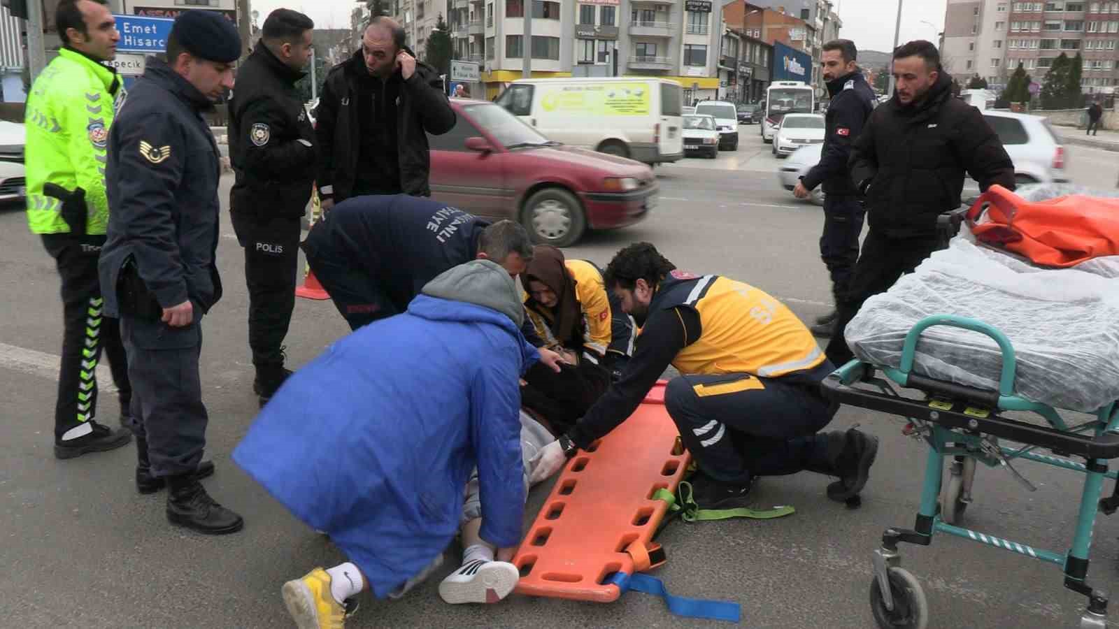 Motosiklet otomobille çarpıştı: 1 yaralı
