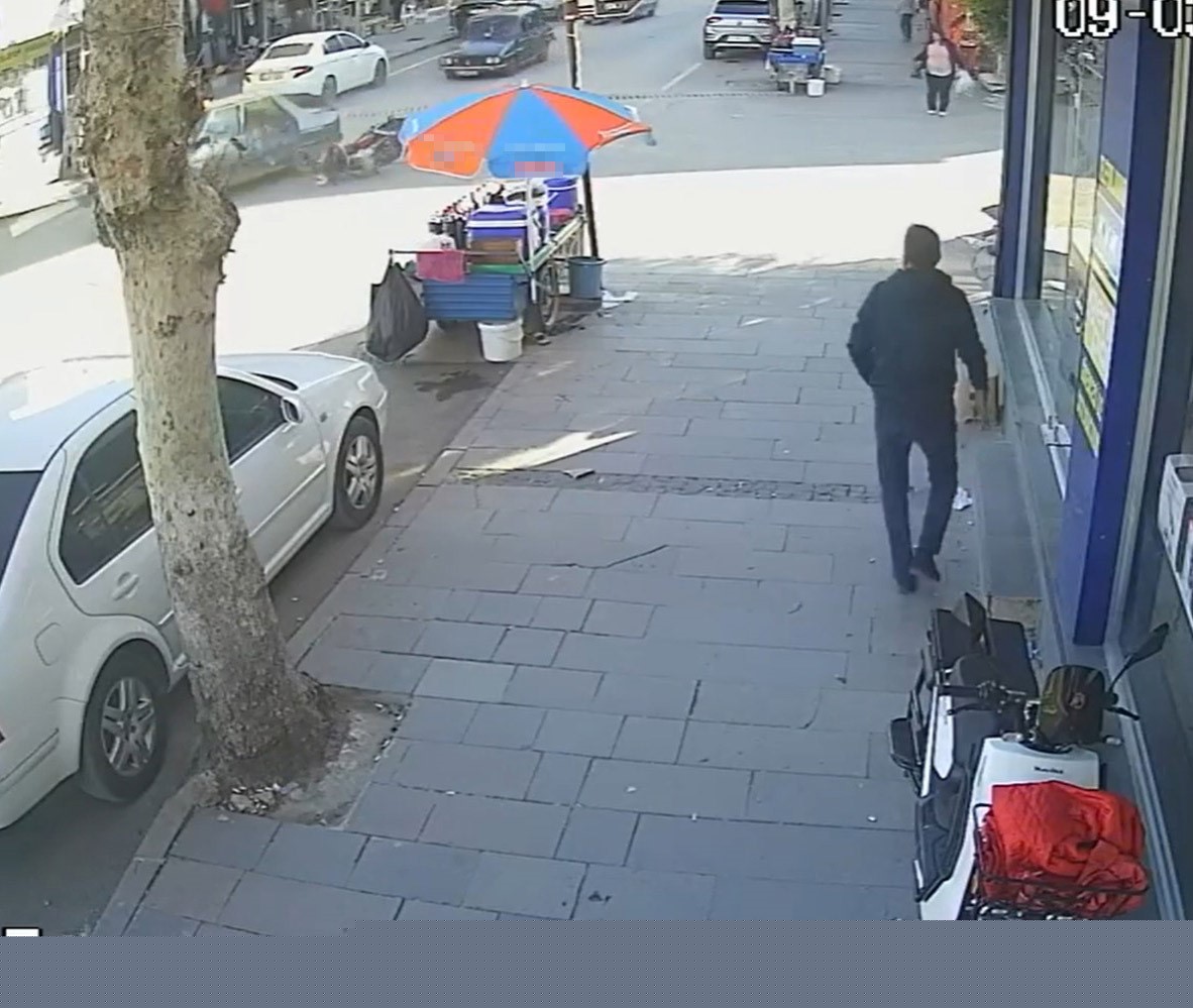 Motosiklet otomobille çarpıştı: 1 yaralı
