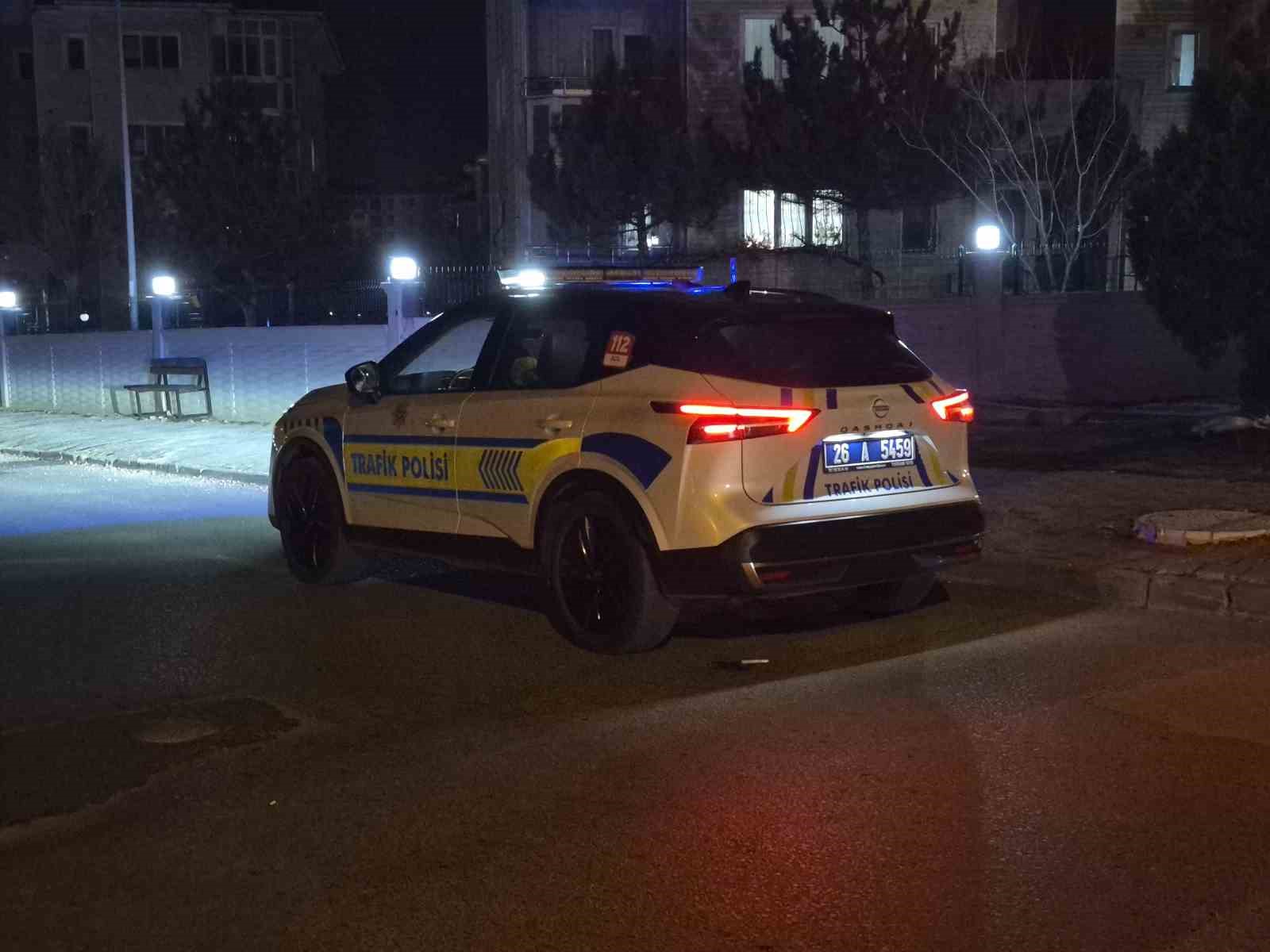 Motosiklet, servis aracı ile çarpıştı: 2 yaralı
